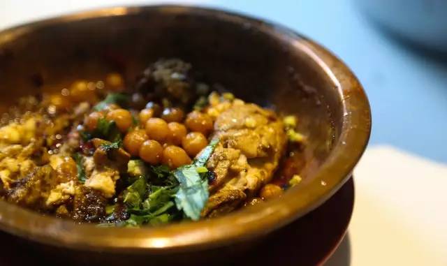 精心打扮1小时排队5小时,就为了吃粉红串串?