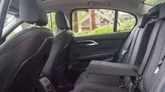 宝马1系120i运动版真实体验,2023宝马1系驾驶体验