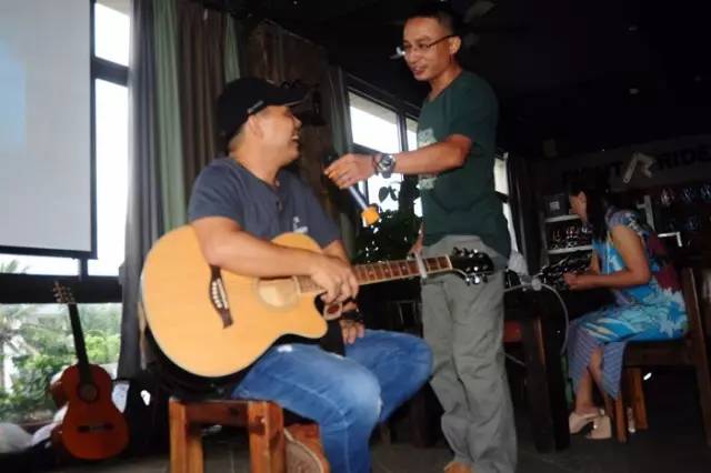 做个没感情有情怀的人,有情怀的人和没情怀的人