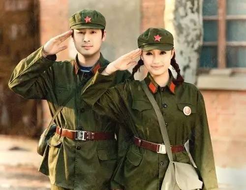 军装演变中国,80年代的军装是什么款式