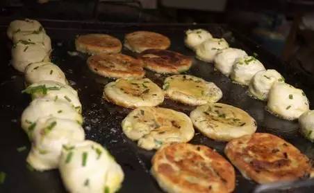 弄堂里的葱油饼,何必惊动BBC?