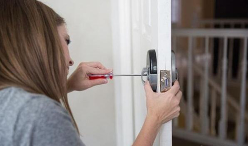 门锁打不开是什么原因呢,智能门锁输入密码后门锁打不开