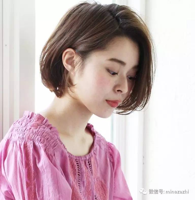 2022年最流行的发型长直发瓜子脸,2021年最流行的高颧骨发型中长发