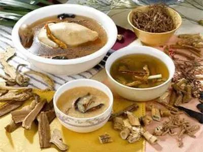 三伏贴能自制吗？孩子能贴吗？选择哪些穴位贴？贵医附院专家为你详细解答