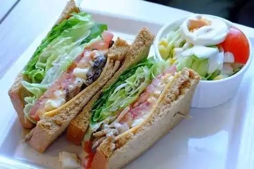 高铁15元盒饭没了，是真的吗？那些年被带上火车的美食