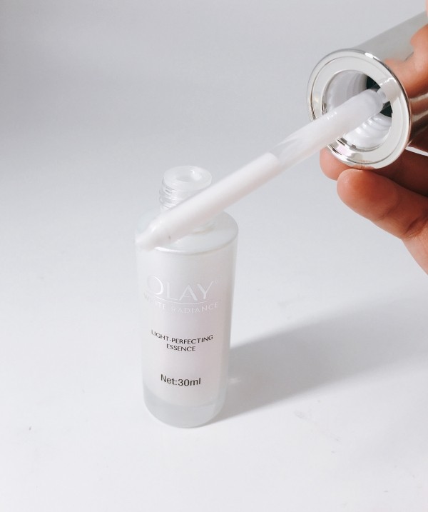 olay光感小白瓶有紫闪,olay小白瓶和城野医生377哪个好