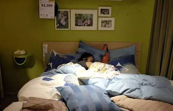 涓浗浜哄湪澶栧浗閰掑簵浜嬩欢,瀹滃涓轰粈涔堥偅涔堝浜哄湪閲岄潰鐫¤