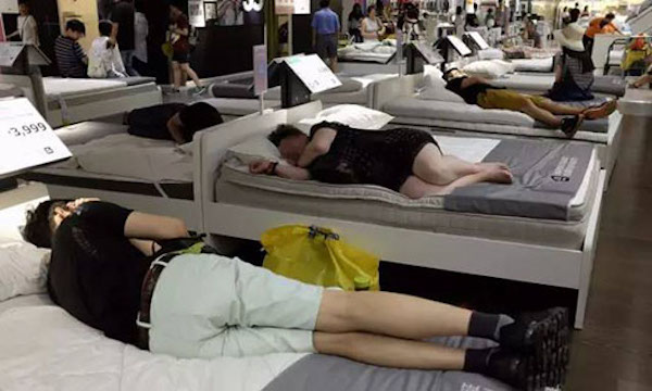 涓浗浜哄湪澶栧浗閰掑簵浜嬩欢,瀹滃涓轰粈涔堥偅涔堝浜哄湪閲岄潰鐫¤