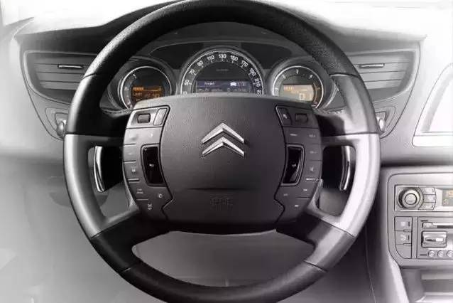 汽车上出现的那些反人类设计~设计湿也是让人服了