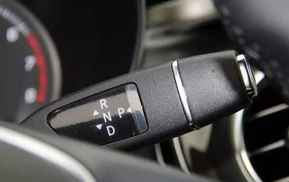 汽车上出现的那些反人类设计~设计湿也是让人服了