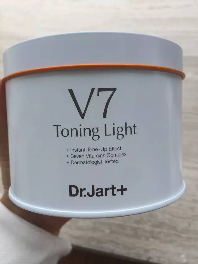 珂莱欧素颜霜和v7素颜霜,v7素颜霜和珀莱雅素颜霜哪个好用