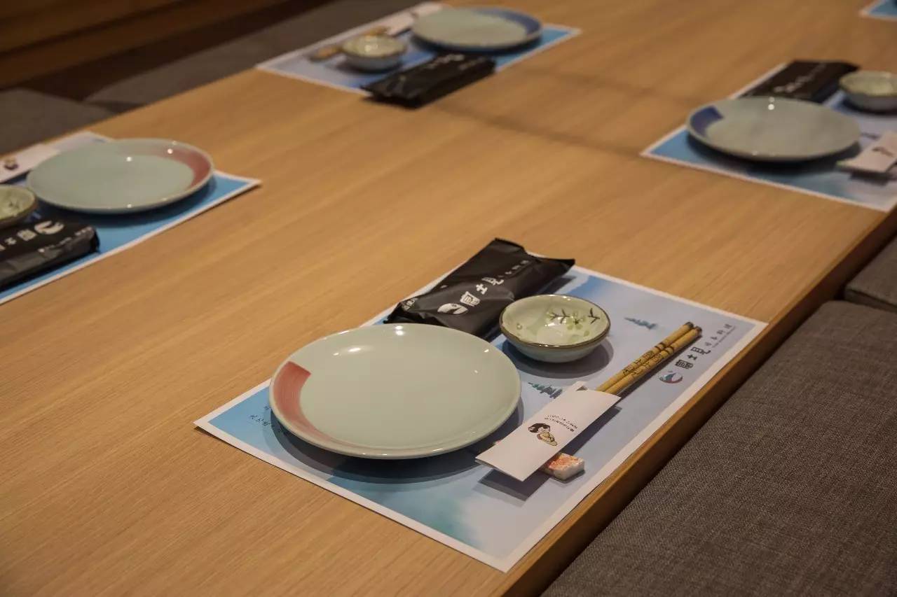 连曼殊都要去请教的日料教父，在捧红了杭州顶级日料后，竟然独自在解放路开了家亲民的料理小馆……