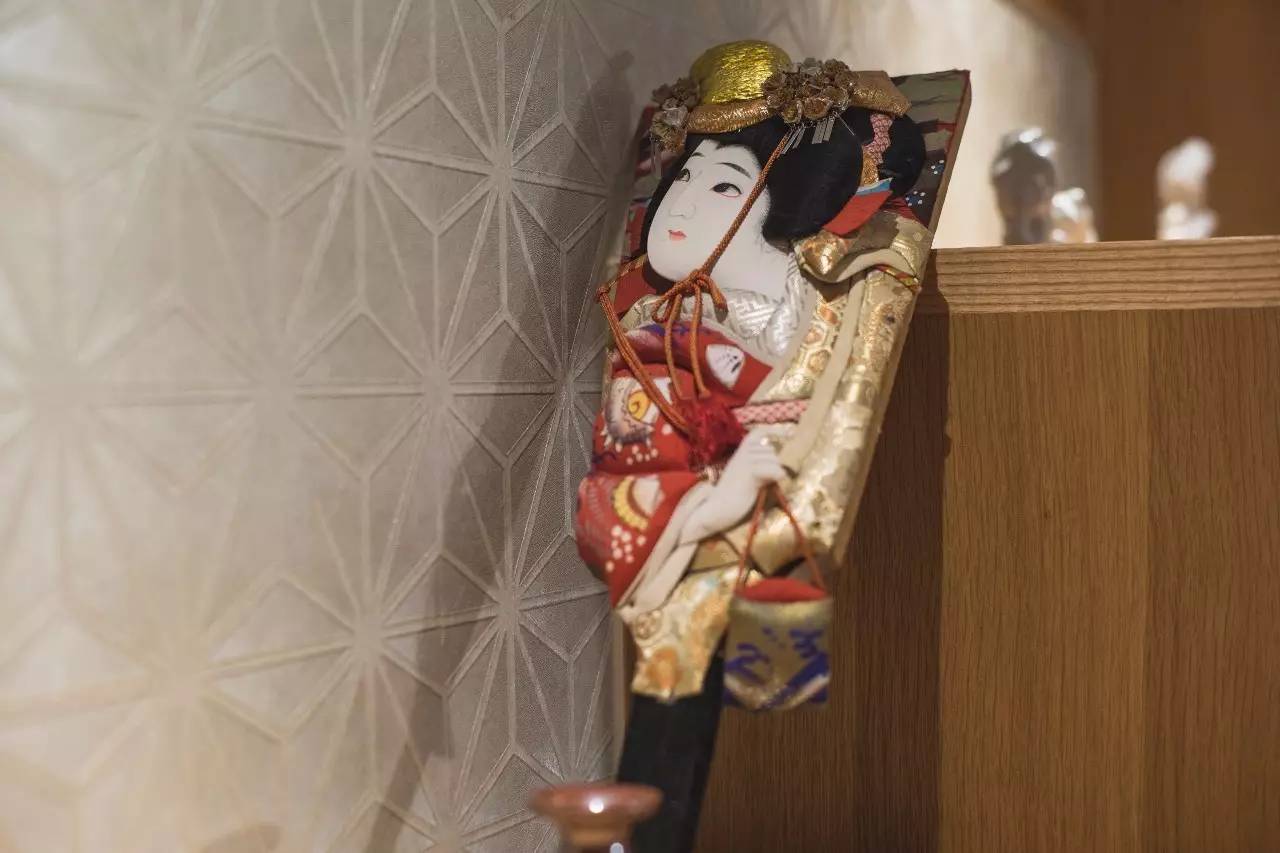 连曼殊都要去请教的日料教父，在捧红了杭州顶级日料后，竟然独自在解放路开了家亲民的料理小馆……