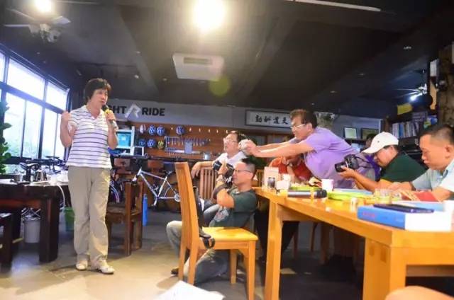 做个没感情有情怀的人,有情怀的人和没情怀的人