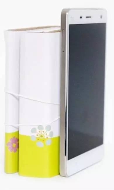 地铁上给孩子把尿,在厕所给宝宝把尿