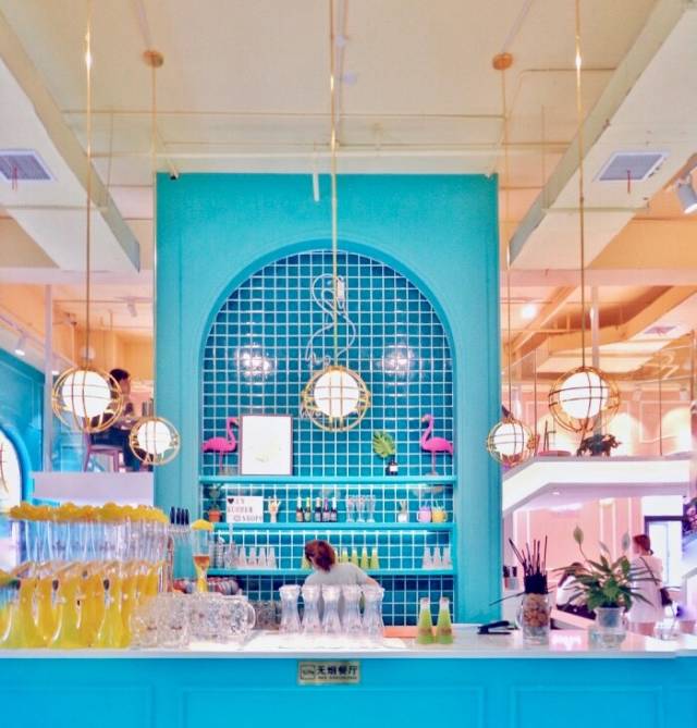 精心打扮1小时排队5小时,就为了吃粉红串串?