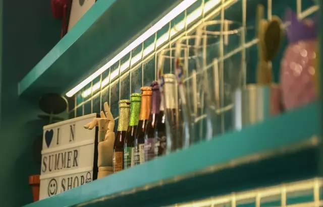 精心打扮1小时排队5小时,就为了吃粉红串串?