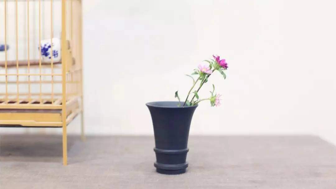 轻轻提起玫瑰花这三个字,就唇齿含香起来