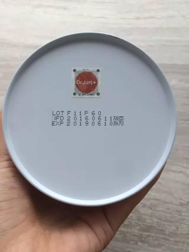 珂莱欧素颜霜和v7素颜霜,v7素颜霜和珀莱雅素颜霜哪个好用