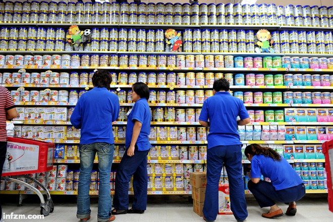 去国外背miumiu,喝进口奶粉好还是喝国产牛奶好