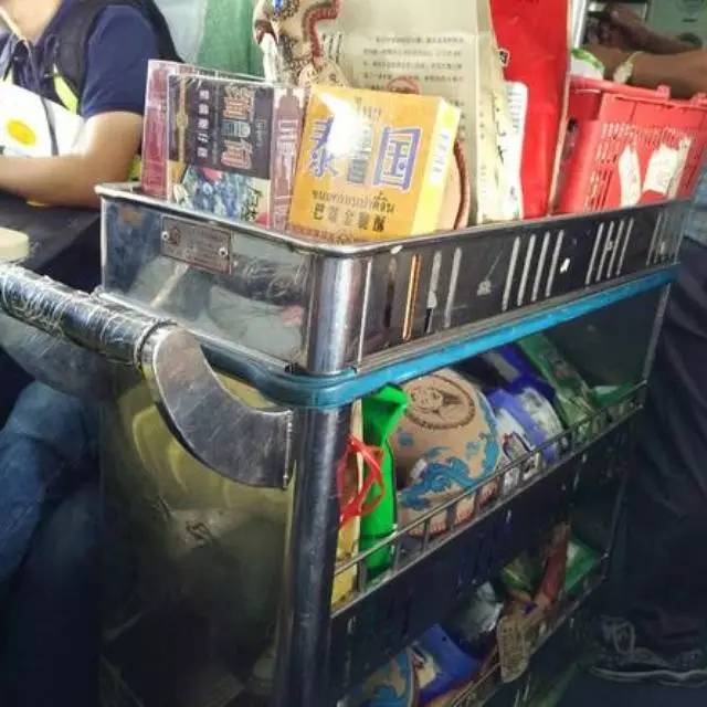 高铁15元盒饭没了，是真的吗？那些年被带上火车的美食