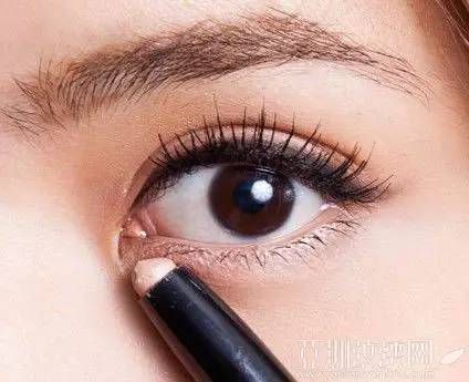 手残党怎么画眼线最简单方便快捷,手残党画眼线最简单的方法内双