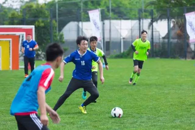 晋级总决赛的两支队伍谁赢了,晋级赛队伍剩下俩人