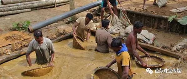 18亿全球最大星光蓝宝石 (价值1亿美元的神秘星光蓝宝石)