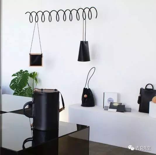 这些包包很是夏天的样子,低调又实用的大牌包包