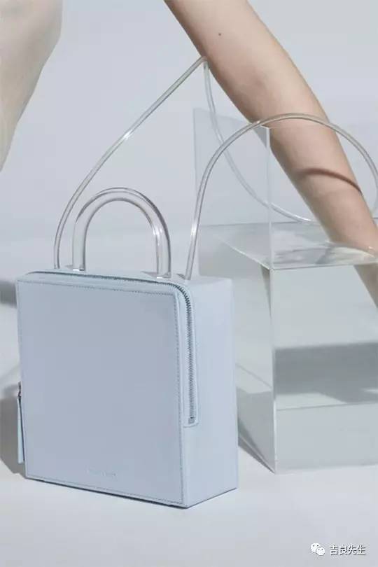 这些包包很是夏天的样子,低调又实用的大牌包包