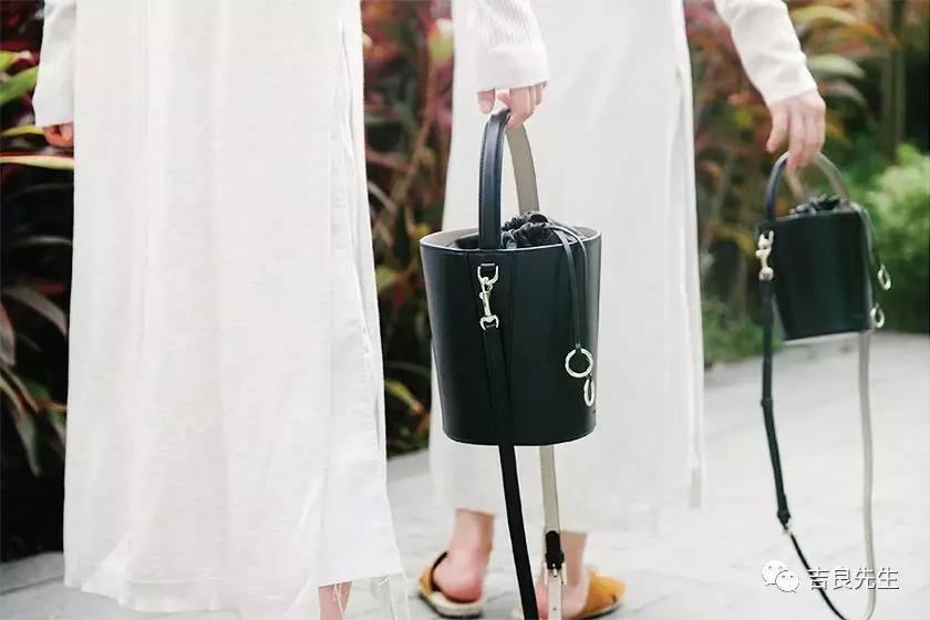这些包包很是夏天的样子,低调又实用的大牌包包