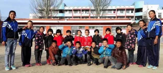 新奇特稀奇！宁夏这所小学竟有10对双胞胎，老师分不清连父母也混淆