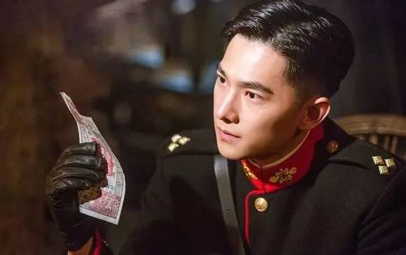 潮流咖｜这件让半个娱乐圈沉迷的军装，再没一件你就过时啦！