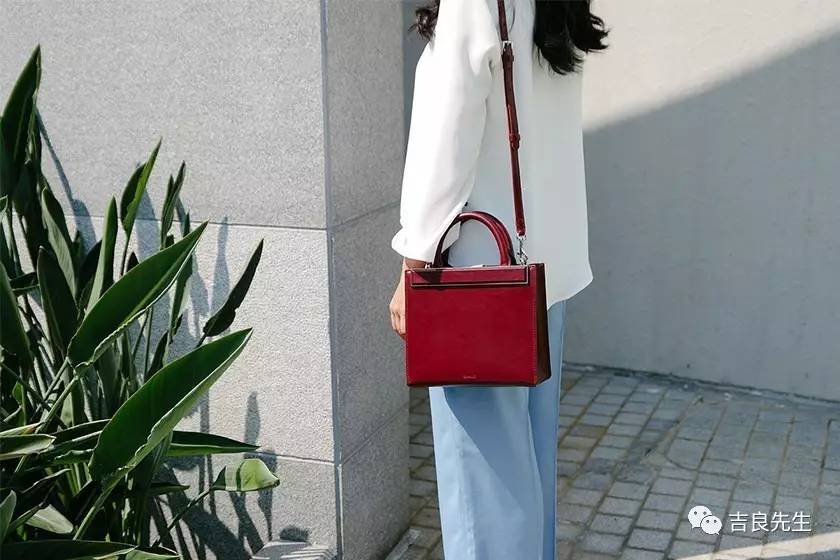 这些包包很是夏天的样子,低调又实用的大牌包包