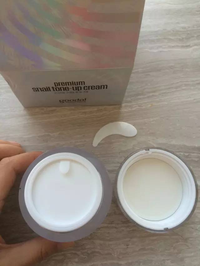 珂莱欧素颜霜和v7素颜霜,v7素颜霜和珀莱雅素颜霜哪个好用