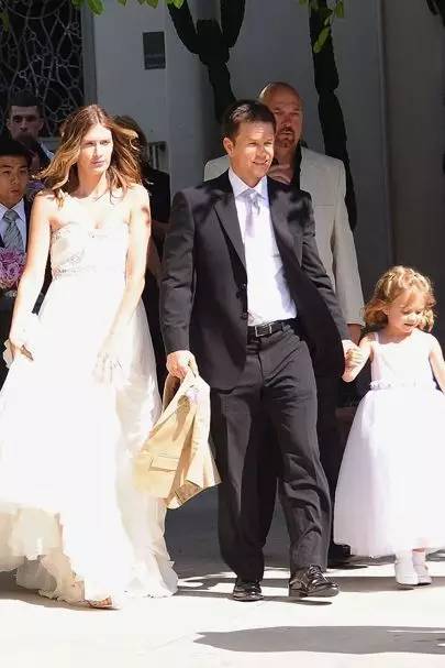 悦型格｜超模的婚纱都长什么样？她们嫁给了谁？