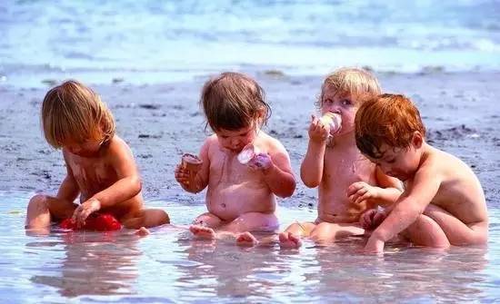 男娃女娃区别对待搞笑,男宝宝和女宝宝的清洗方面区别