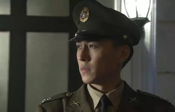 潮流咖｜这件让半个娱乐圈沉迷的军装，再没一件你就过时啦！