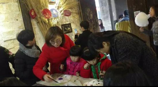 麦秆剪贴工艺作品,张霓环