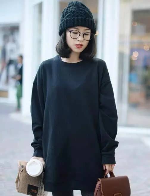 青年韩版休闲男潮流绿色搭配,韩版皮鞋和休闲衣服搭配