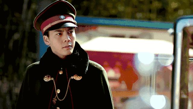 潮流咖｜这件让半个娱乐圈沉迷的军装，再没一件你就过时啦！