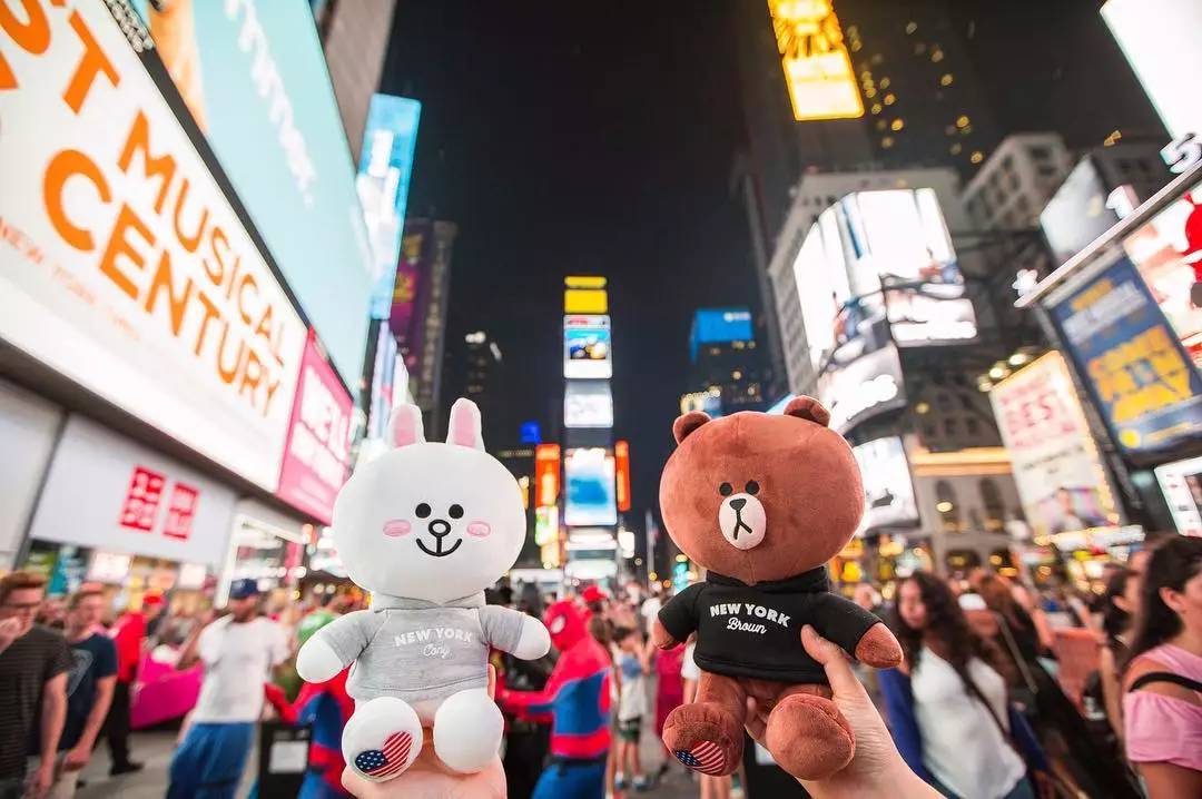 周冬雨模仿倪妮和刘诗诗黑白天鹅,周冬雨含情脉脉