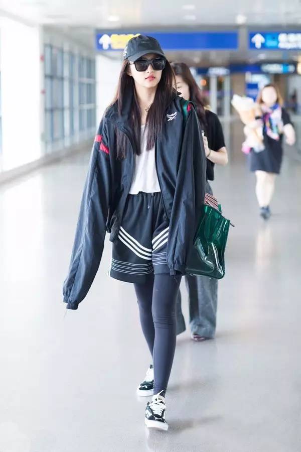 看杨幂宋茜这么搭配竟好看极了 (杨幂宋茜最近穿什么)