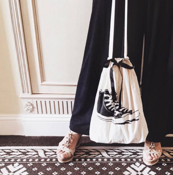 出去旅行行李箱里要装些什么小孩,小学生暑假旅游怎么装行李箱