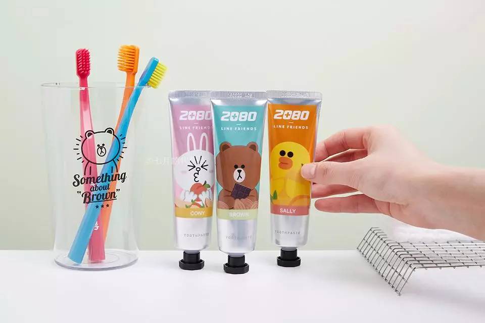 周冬雨模仿倪妮和刘诗诗黑白天鹅,周冬雨含情脉脉