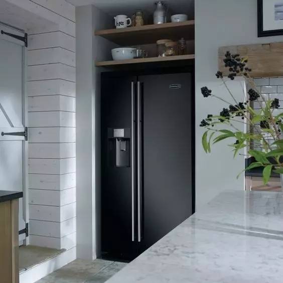 不说了,我赶紧把结霜的冰箱扔了!