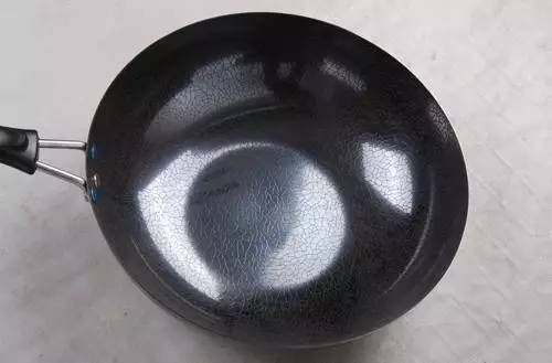 铁锅掉黑渣是什么原因,铁锅掉黑色粉末怎么回事