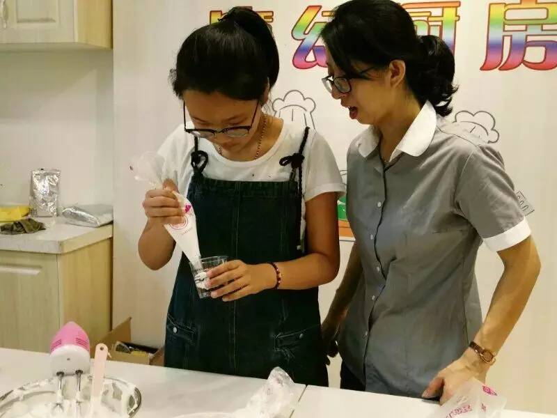 「街道动态」蛋糕飘香，童心飞扬