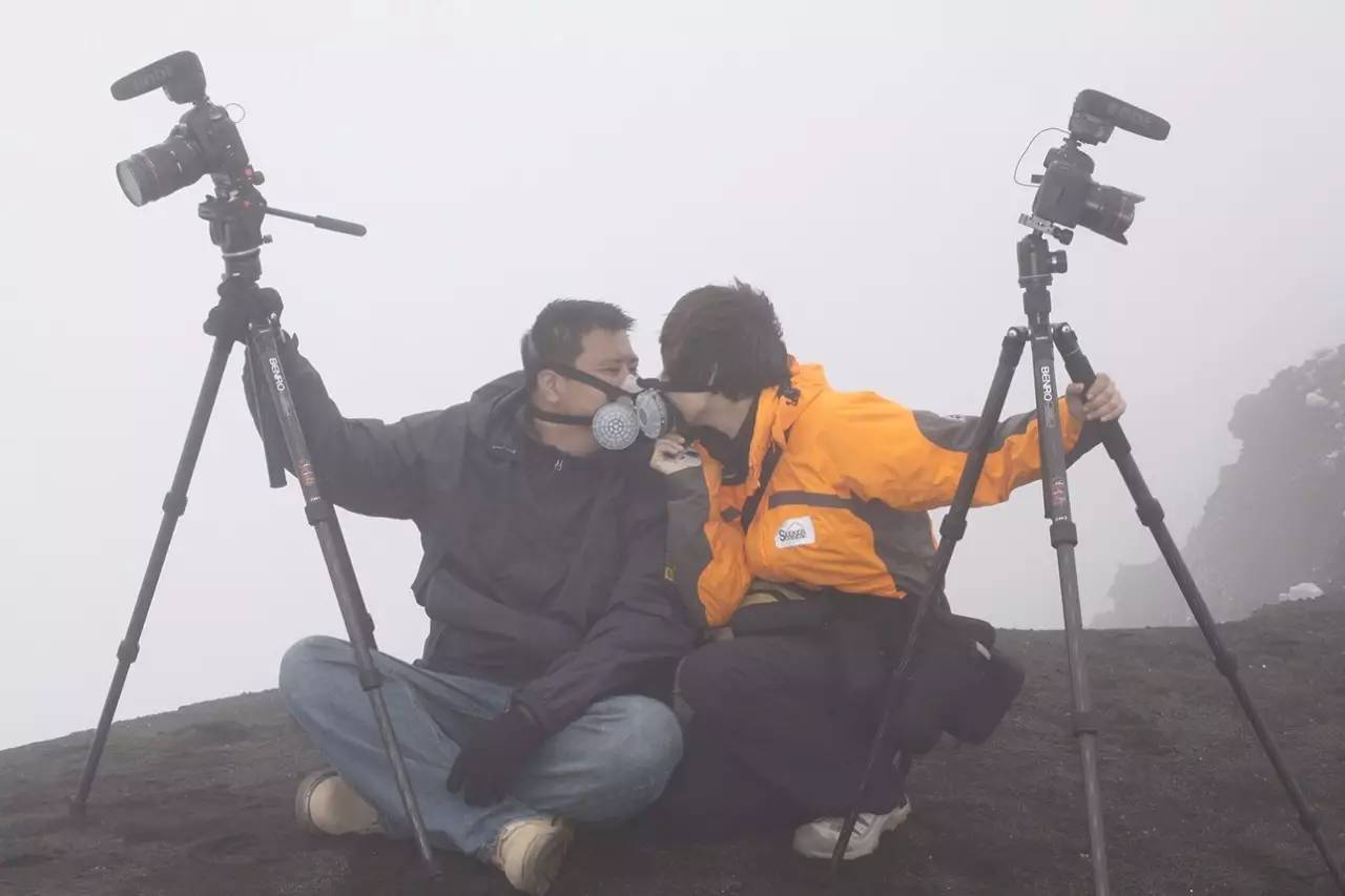 不想浪费生命，这对夫妻卖掉房子去探险，还做了一档节目记录他们的奇异之旅