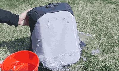 极客官舍丨我曾以为我的意中人不会是程序员,直到有一天他背上了它